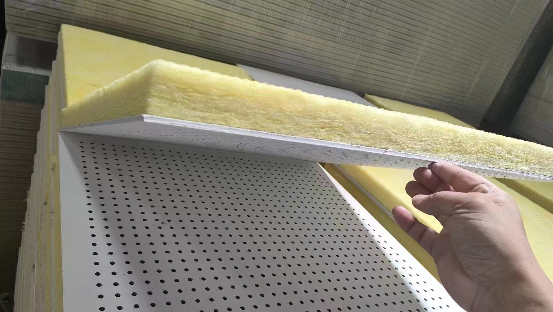 Why do glass fiber sound insulation boards have such good sound insulation effects
